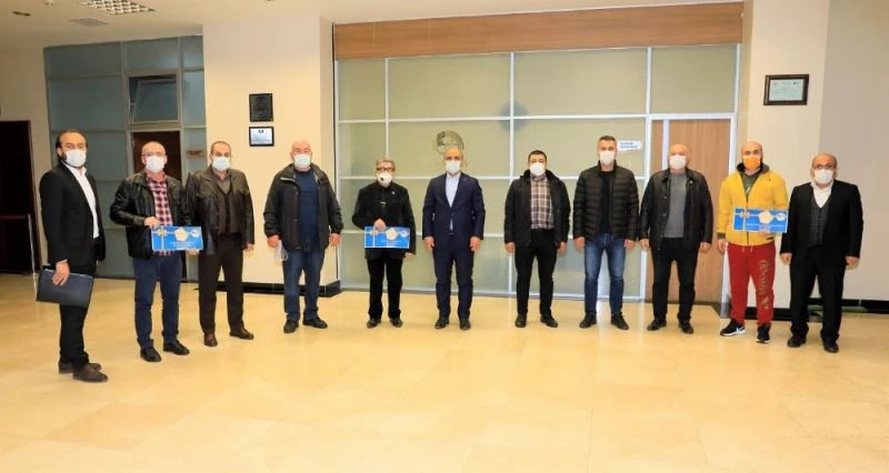 Körfez’de amatör kulüplere 8’er bin liralık yardım yapıldı
