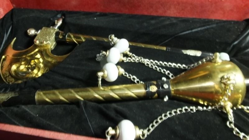 Balıkesirli makineci Bahçeli ve Aliyev için altın kaplama teber ve topuz yaptı
