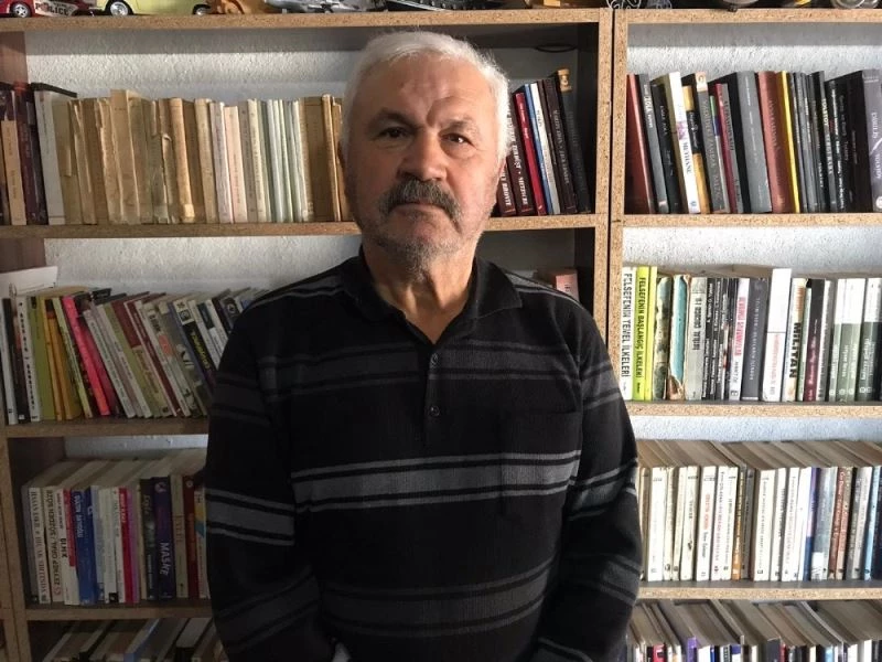 Evinin odasını 7 bin kitaplı kütüphaneye çevirdi
