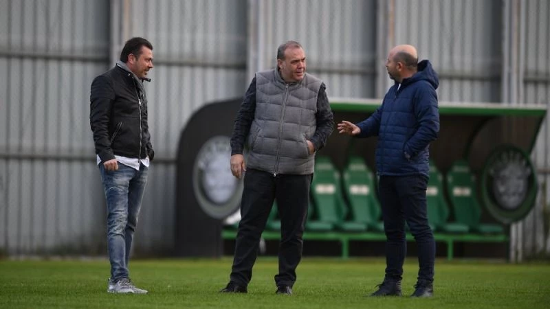 Bursaspor Başkanı Erkan Kamat, futbolculara prim müjdesi verdi
