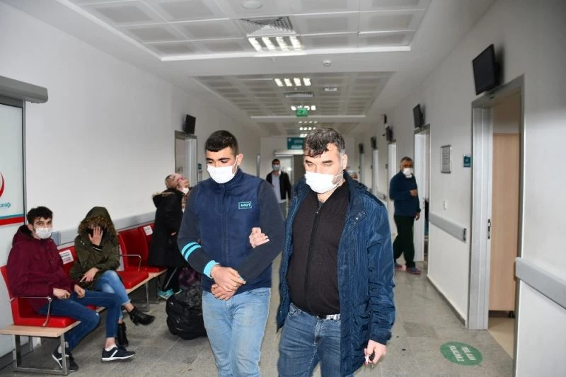 Tamire bırakılan otomobili soymak isterken suçüstü yakalandı
