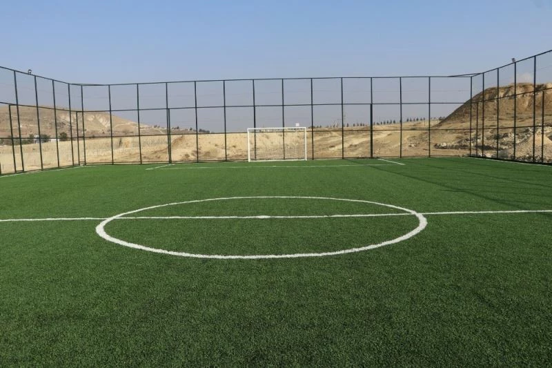 Karaköprü kırsalı sentetik çim sahaya kavuştu
