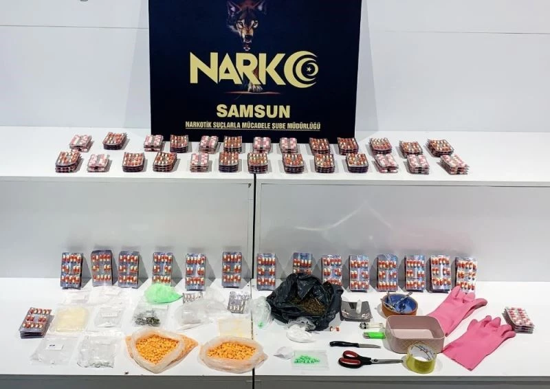 Uyuşturucudan serbest kalan gencin evinde kokain ve uyuşturucu haplar ele geçirildi
