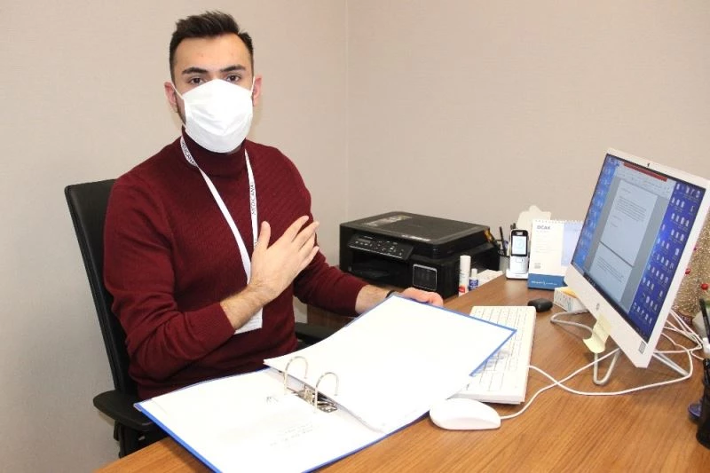 Kendisini hayata bağlayan doktorlarla aynı hastanede çalışmaya başladı

