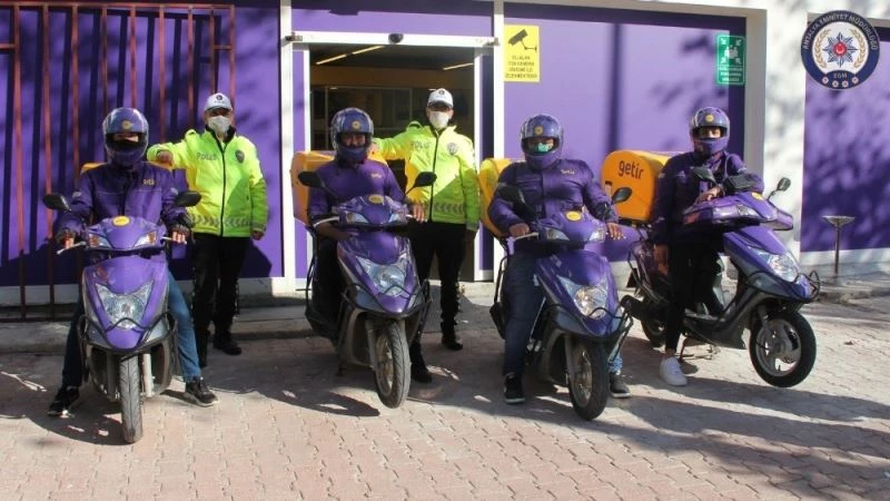 Kuryelere ’hayatıma kastım yok, kaskım var’ bilgilendirmesi
