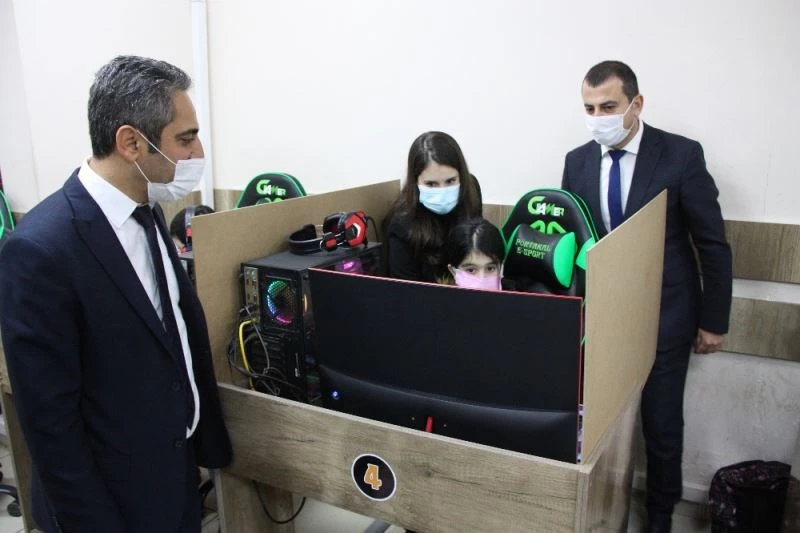 Bismil’de kapalı internet kafeler EBA destek noktalarına dönüştürüldü
