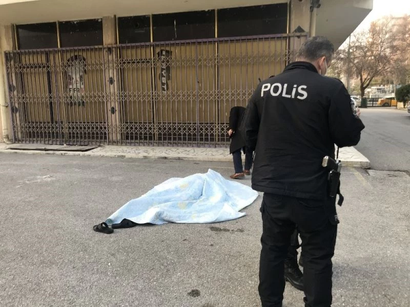 Pencereyi kapatmak isterken canından oldu
