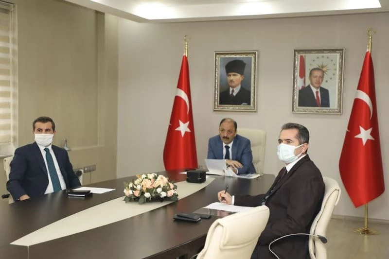 Vali Güner’den uyarı: Esnek çalışma izin olarak değerlendirilmemeli
