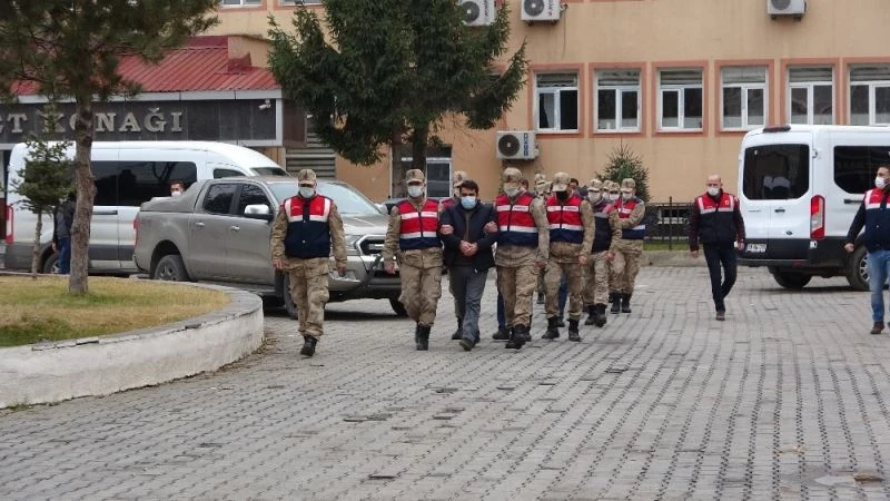 SİLAH KAÇAKÇILARI TUTUKLANDI