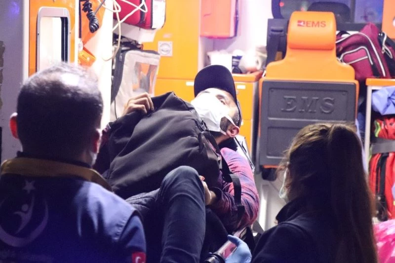 7 saat mahsur kaldığı kayalıktan JAK timleri helikopterle kurtardı
