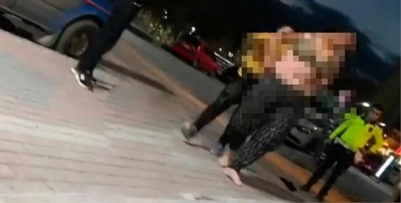 Gözaltına alınmamak için çırılçıplak soyundu
