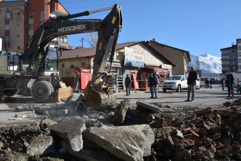 Hakkari’de tıkanan eski menfez yenilendi
