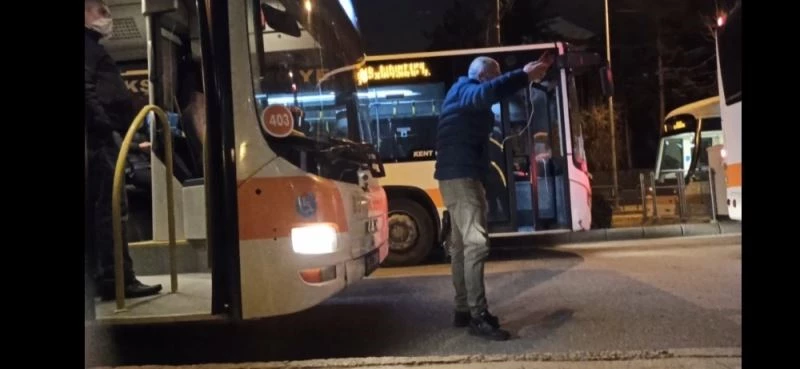 HES kodu kartına tanımlı olmayan yolcu otobüsün ilerlemesine engel oldu
