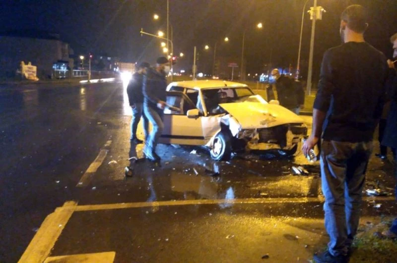 Işık ihlalinin neden olduğu iddia edilen kazada bir kişi yaralandı
