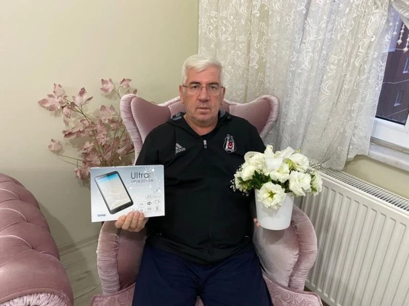 Başkan Yüksel, “Çiçekler tablete dönsün öğrencilerin yüzü gülsün”
