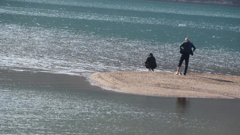 Dünyaca ünlü plaj hafta sonu iki arkadaşa kaldı
