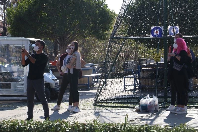 Kapalı lokantanın çatısından yükselen alevler itfaiyeyi alarma geçirdi
