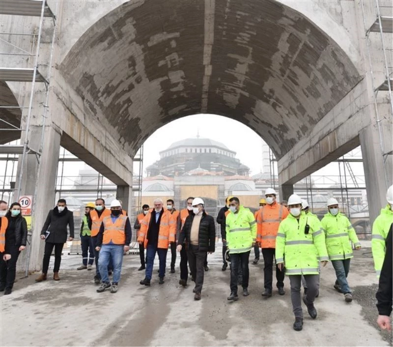 Vali Karaloğlu, Merkez Cami ve Külliyesinde incelemelerde bulundu
