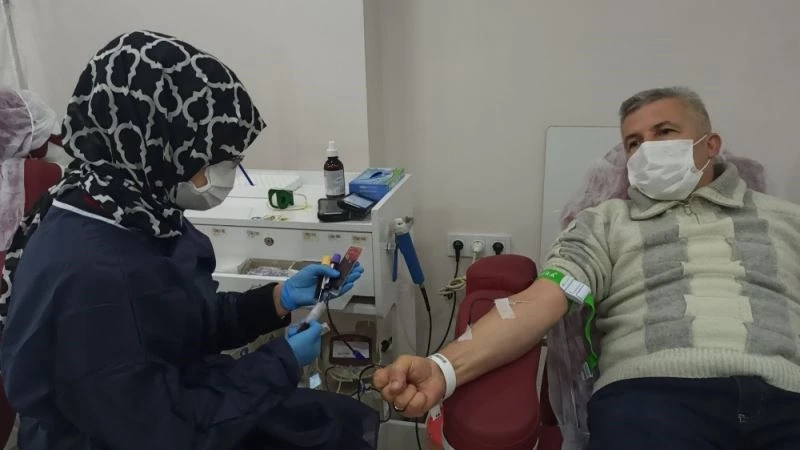 Kısıtlamadan muaf olan bağışçılar kan verdiler
