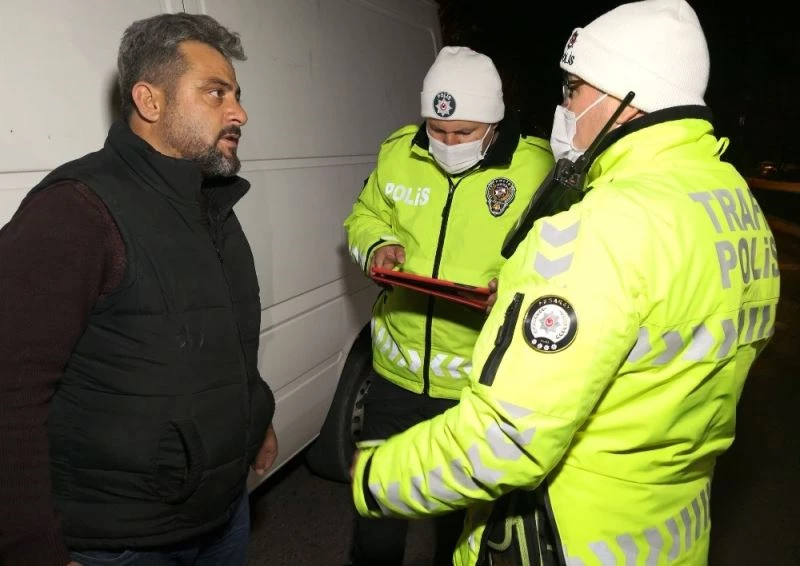 Maskesiz aile muayenesiz ve sigortasız araçla yakalandı
