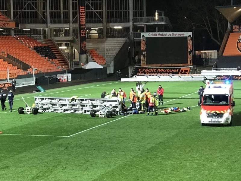 Lorient-Rennes maçının ardından üzerine projektör düşen görevli hayatını kaybetti
