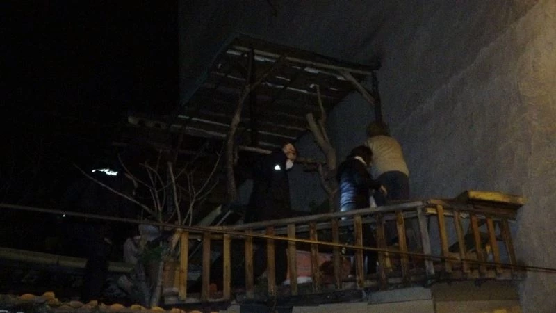 Kısıtlamada derneğe kumar baskını: Çatıda yakalandılar
