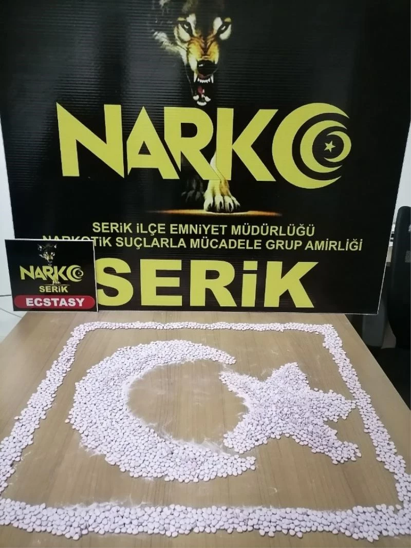 424 bin lira değerinde  5 bin 301 ecstasy hap ele geçirildi
