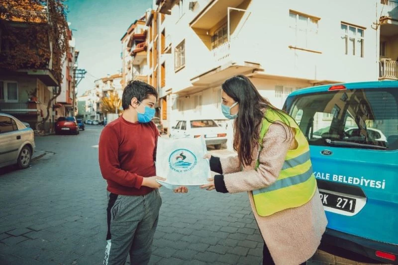 Uzaktan eğitime katılamayan 2 bin öğrenciye tablet dağıtıldı
