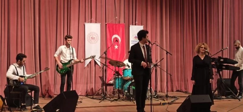 Anadolu Üniversitesi genç müzisyenlerin yanında
