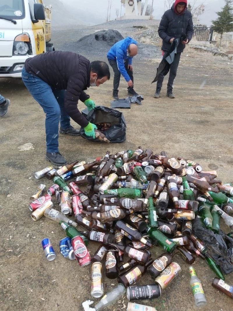 Hakkari’de mezarlığa bira şişelerinin atılmasına tepki
