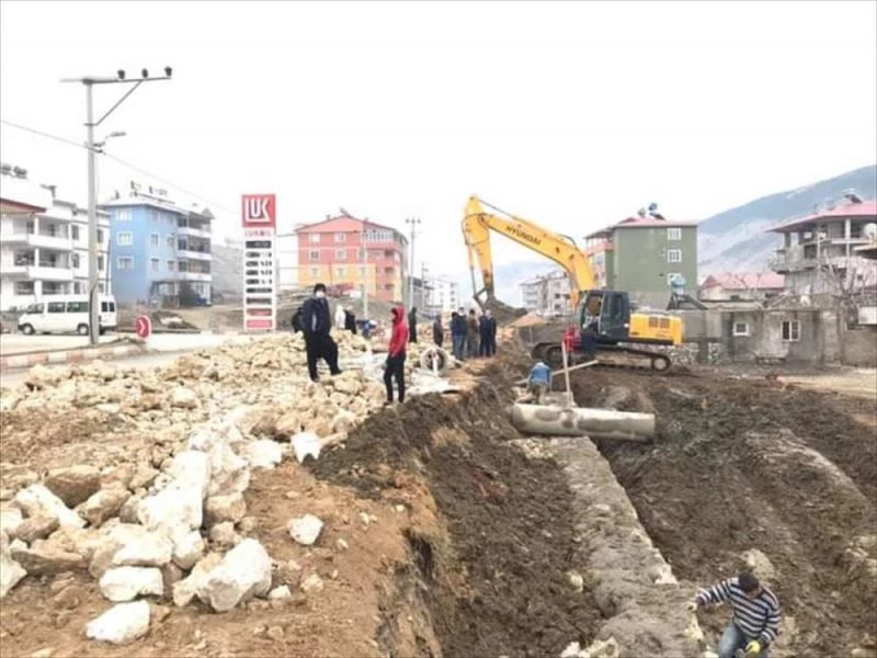 Çağlayancerit Belediyesinden yol yapım çalışması
