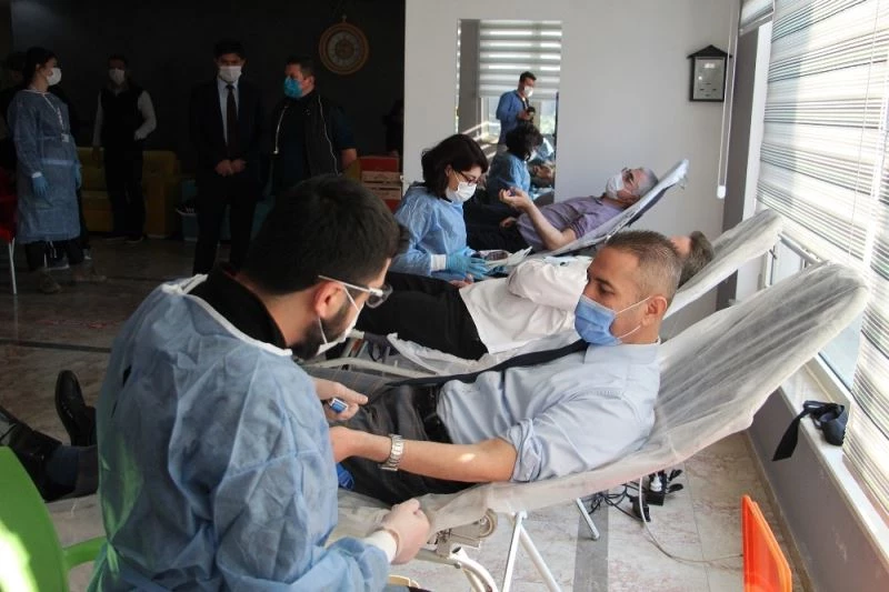 İmam Hatiplilerden kan bağışı
