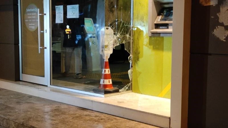 Avcılar’da gece yarısı banka soyma girişimi
