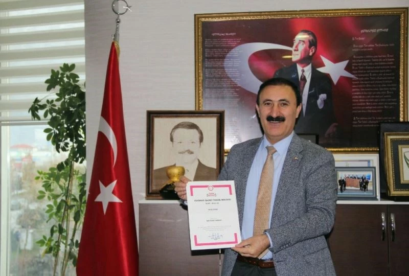 Van Ticaret Borsası Erciş üzümünün ‘Coğrafi İşaret Tescil Belgesi’ni aldı
