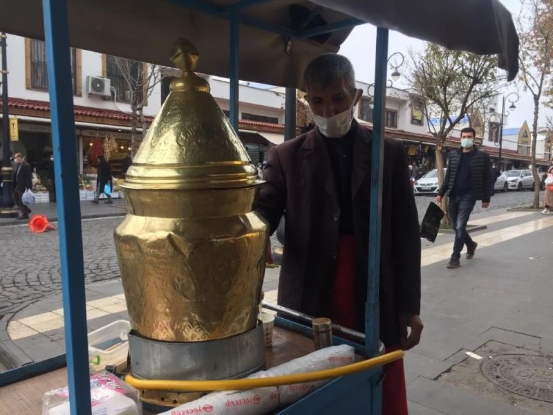 Kış aylarının vazgeçilmez içeceği salep tezgahlardaki yerini aldı
