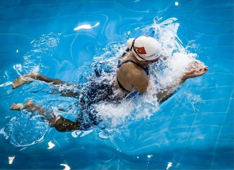 Havuzdan 100 madalya çıkardı
