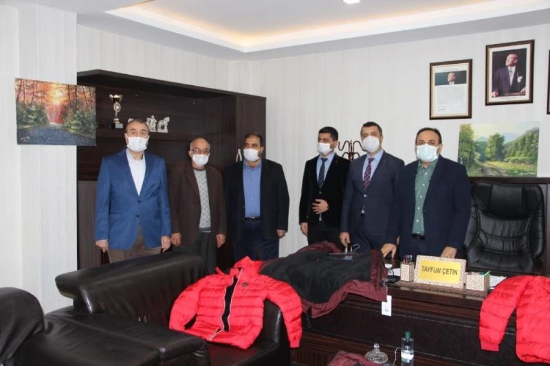 Öğrencilere kaban dağıtıldı
