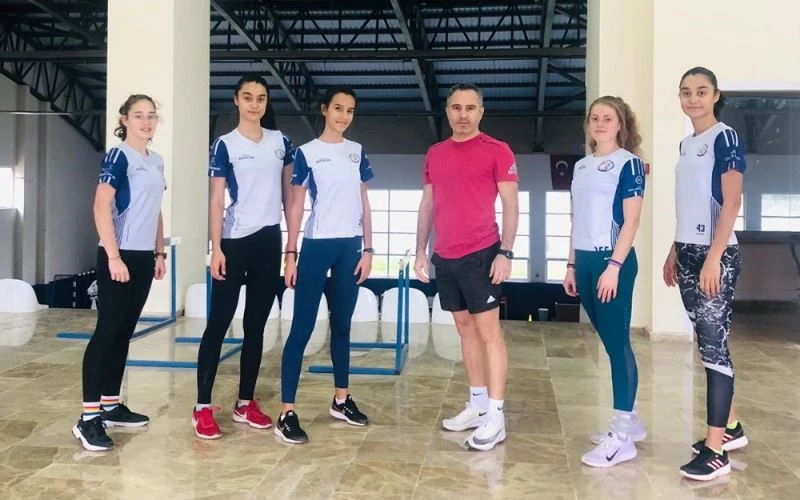 Erdekli atletleri Türkiye Şampiyonasına hazırlanıyor
