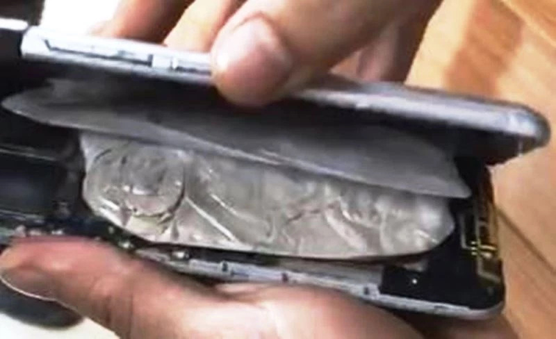 Telefonun içinden uyuşturucu çıktı
