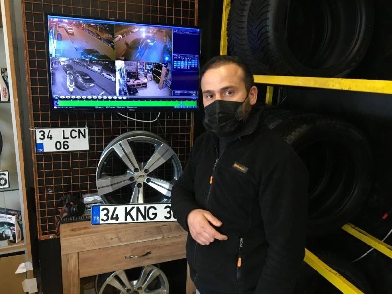 (ÖZEL) Bayrampaşa’da soğukkanlı bilgisayar hırsızı kamerada
