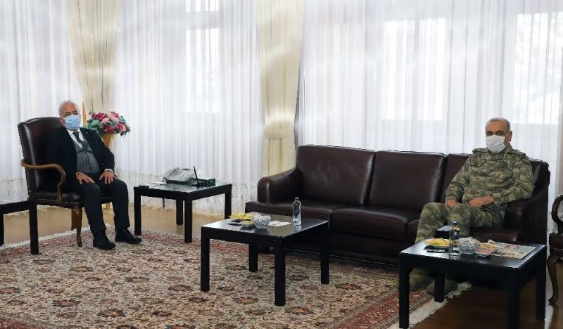Rektör Çomaklı, Tümgeneral Uzun ile bir araya geldi
