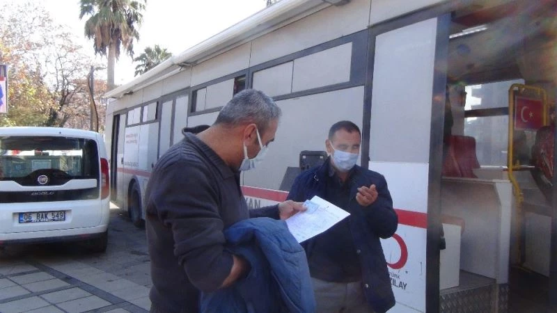 Stoklar tükenince minarelerden yapılan anonslarla kan toplandı

