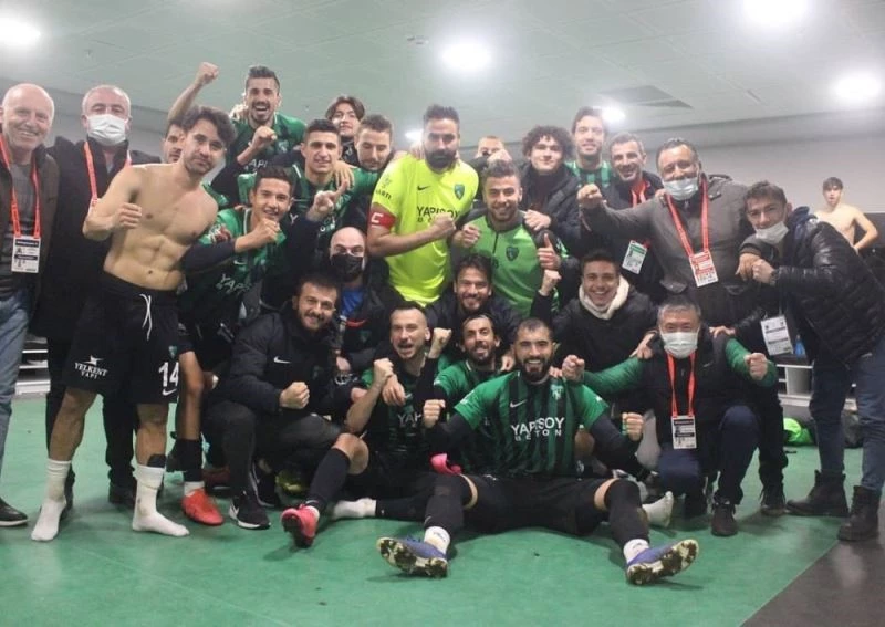 Kocaelispor’da galibiyet Hüseyin Üzülmez’e hediye edildi
