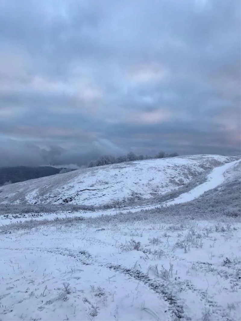 Gümeli’ye mevsimin ilk karı düştü
