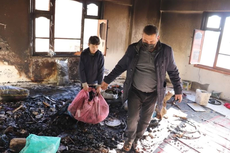 Komşuların dikkati 7 kişilik aileyi kurtardı
