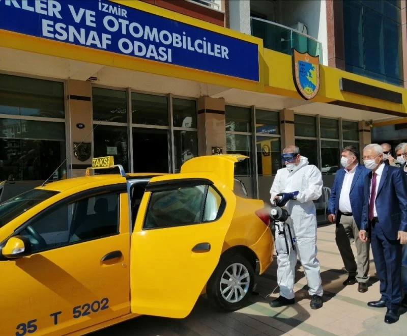 İzmir’de taksilere ayda 3 bin 200 litreden fazla dezenfektan
