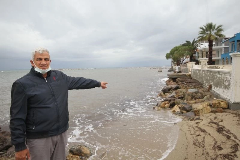 Ayvalık’ta kıyı erozyonu ürkütüyor
