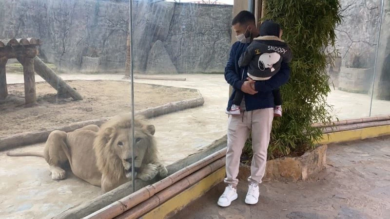 Saracchi, ailesiyle birlikte Aslan Park’ı gezdi
