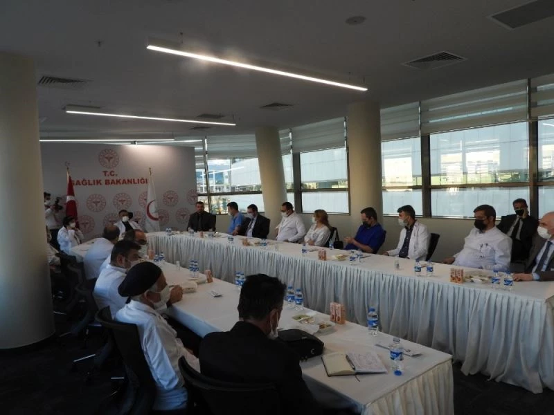 Şehir Hastanesinde doktorların kariyer kutlaması
