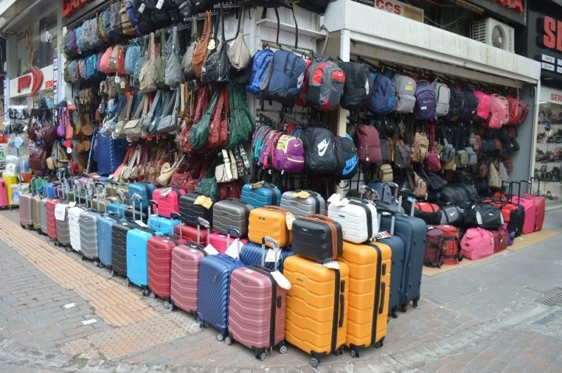 Turizm hareketliliği durunca canta ve valizler ellerinde kaldı
